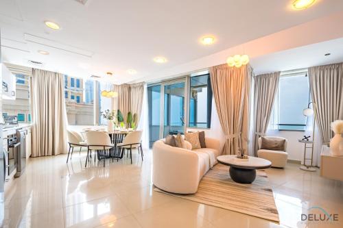 Luxury 3BR in Ocean Heights, Dubai Marina by Deluxe Holiday Homes, Dubaj