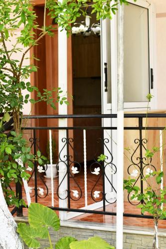 Beach & Chill Apartments Relaxing Stay Near the Sea, Wlora (zdjęcie 2)