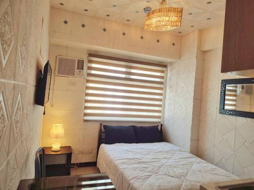 Urban Deca EDSA Budget Place w/ Unli Wi-Fi Netflix, Манила