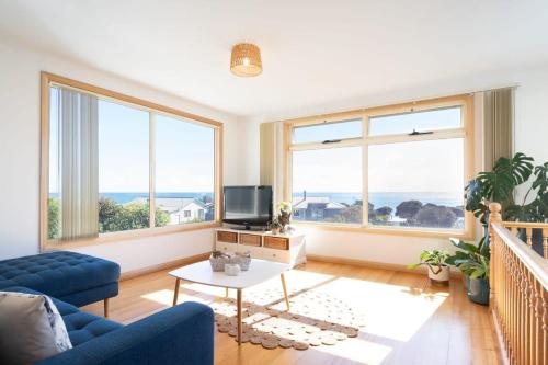 Idyllic Weymouth Retreat with Ocean Views in Lulworth