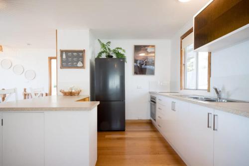Idyllic Weymouth Retreat with Ocean Views in Lulworth