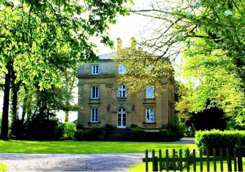 Belle demeure dans un grand parc arboré gîte à louer Gouffern en Auge