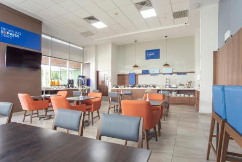 홀리데이 인 익스프레스 과달라하라 이테소 바이 IHG - 식음료(F&B)