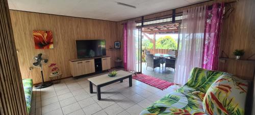 Three-Bedroom House image 4