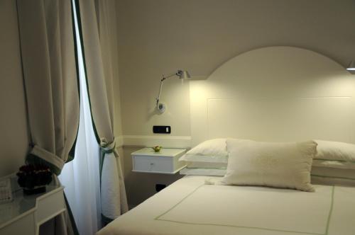 Suite Fontana di Trevi, Rome (photo 10)