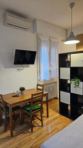 Studio with Balcony image 6