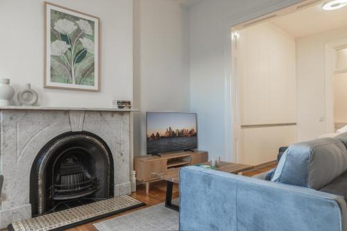 Modern 1-Bed Studio near Tramsheds - image 2