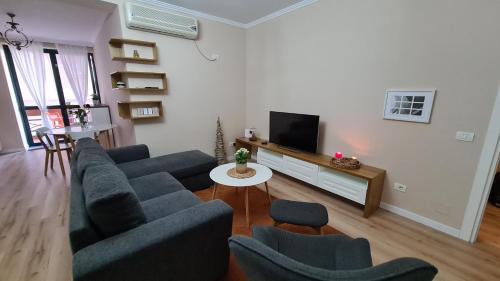 Family-friendly APT at 21 dhjetori w/Self Check-In, Tirana (photo 9)