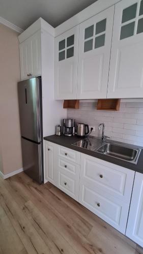 Family-friendly APT at 21 dhjetori w/Self Check-In, Tirana (photo 11)