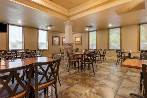 Best Western Plus Ramkota Hotel - image 11