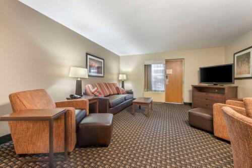 Best Western Plus Ramkota Hotel - image 11