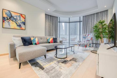 RH - Beautiful & Spacious furnished 01 BR, Walk away from Dubai Mall, Dubaj