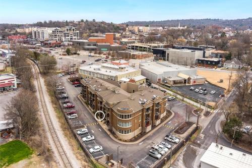 The Metro - DTWN Fay Condo - 2 Blocks to Dickson St in Fayetteville, USA