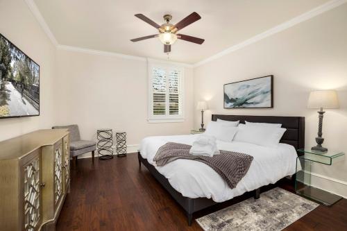 The Metro - DTWN Fay Condo - 2 Blocks to Dickson St in Fayetteville, USA