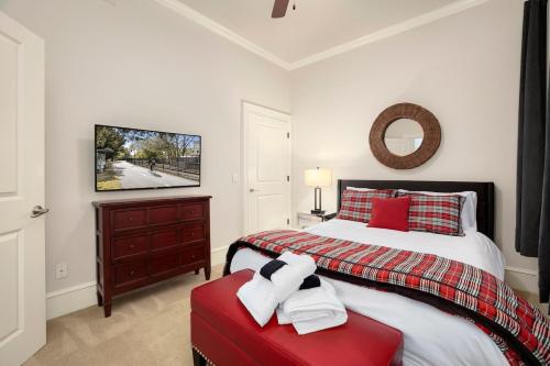 The Metro - DTWN Fay Condo - 2 Blocks to Dickson St in Fayetteville, USA