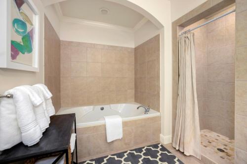 The Metro - DTWN Fay Condo - 2 Blocks to Dickson St in Fayetteville, USA