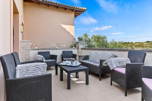 3 bedroom Villa Eleyjo with stunning private pool Aphrodite Hills Resort - image 4