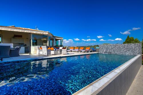 3 bedroom Villa Eleyjo with stunning private pool, Aphrodite Hills Resort