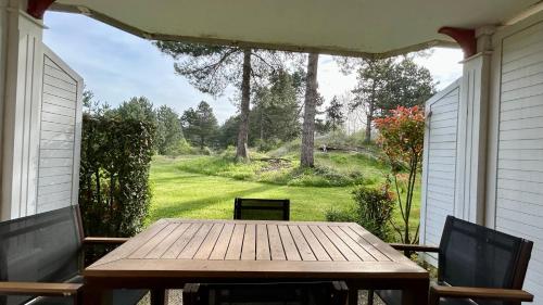 Appartement avec terrasse vue sur le parc de golf