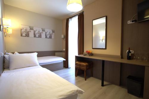 Hotel La Riva - image 6