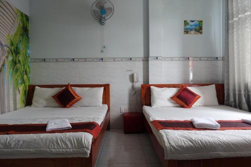 2 double beds