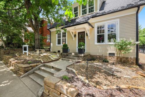 Tovey House-Walk to Downtown and Campus in Fayetteville