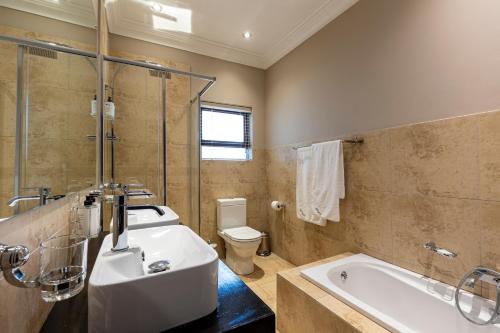  Double Room image 3