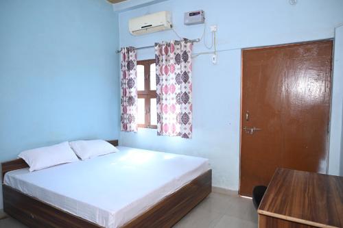 Mahamaya Paying Guest House