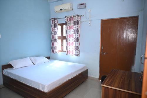 Mahamaya Paying Guest House