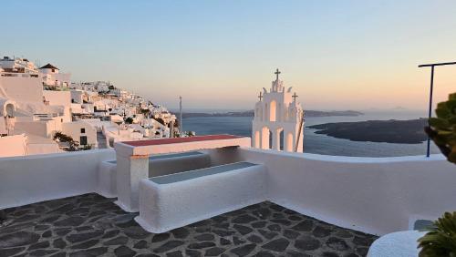 Cactus cave house on the caldera Cactus cave house on the caldera