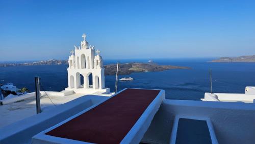 Cactus cave house on the caldera Cactus cave house on the caldera