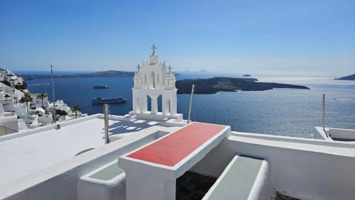 Cactus cave house on the caldera Cactus cave house on the caldera
