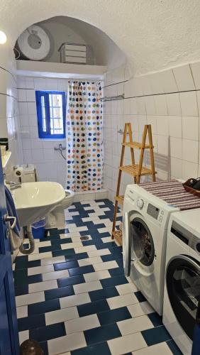 Cactus cave house on the caldera Cactus cave house on the caldera