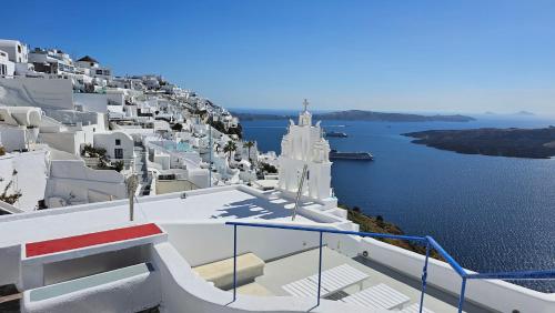 Cactus cave house on the caldera Cactus cave house on the caldera