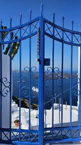 Cactus cave house on the caldera Cactus cave house on the caldera