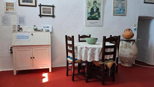 Cactus cave house on the caldera Cactus cave house on the caldera