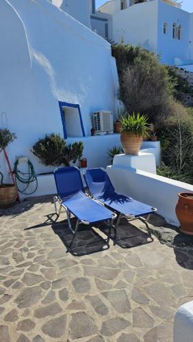 Cactus cave house on the caldera Cactus cave house on the caldera