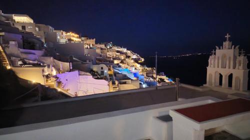 Cactus cave house on the caldera Cactus cave house on the caldera