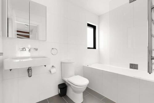 Relaxed Beachside Townhouse - image 9