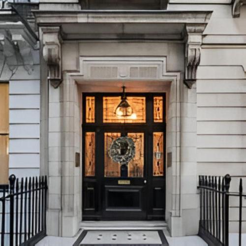 5H Modern Elegance 1-Bedroom City Living in London - image 12