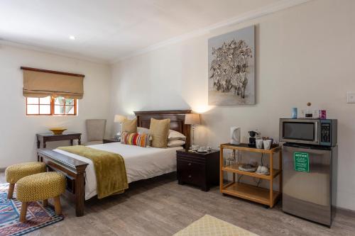 Family Room image 2