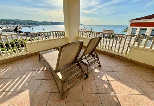 شرفة/ تراس, Hotel Marina in إيزولا