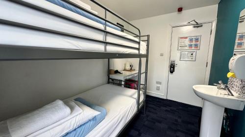 Smart Hyde Park Inn Hostel - image 2