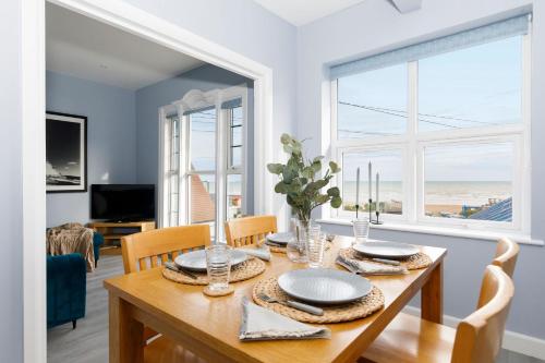 Chic 2-bed Seafront Haven Near Felpham Beach - Bognor Regis