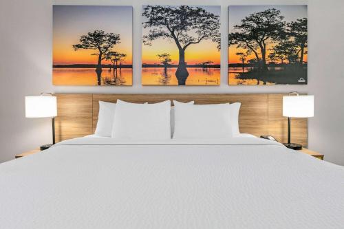 Days Inn & Suites by Wyndham Cabot in Cabot, USA