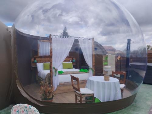 Apkārtne, COSMOVEROS - Hotel Burbuja in Muñoveros