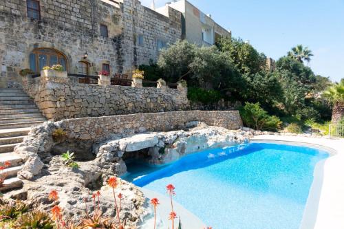 Villeleynah Amazing Gozitan Villa Pool - Happy Rentals