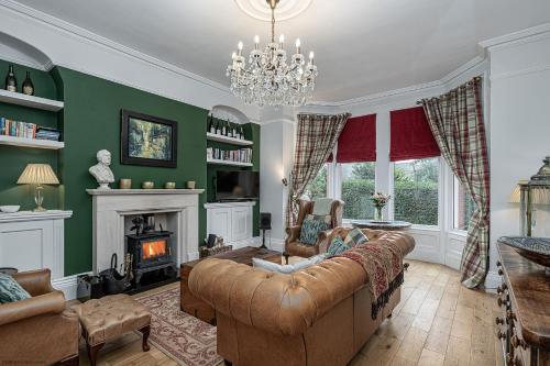 No22, Llandudno - Stylish & Cosy Period Apartment, with Hot Tub & Private Parking, Llandudno (photo 2)