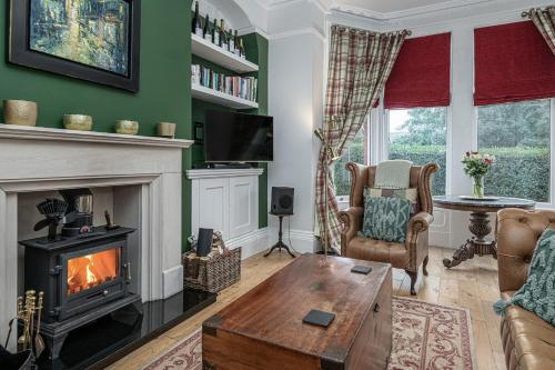 No22, Llandudno - Stylish & Cosy Period Apartment, with Hot Tub & Private Parking, Llandudno (photo 6)
