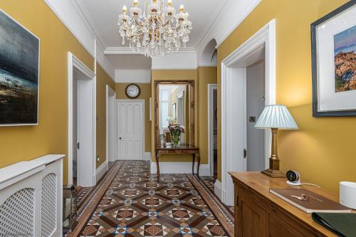 No22, Llandudno - Stylish & Cosy Period Apartment, with Hot Tub & Private Parking, Llandudno (photo 8)